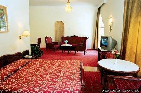 Arif Castles 4*